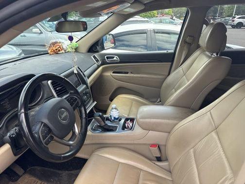Walnut Brown Metallic Clearcoat 2021 Jeep Grand Cherokee Laredo