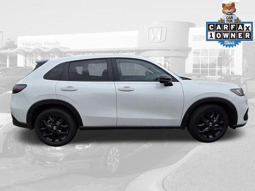 Platinum White Pearl 2024 Honda HR-V AWD Sport