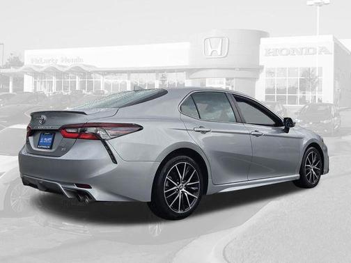Celestial Silver Metallic 2024 Toyota Camry SE
