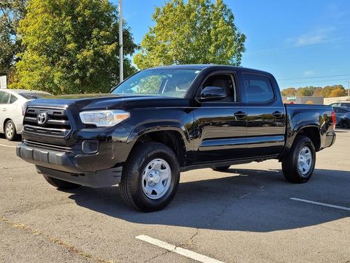 2017 Toyota Tacoma SR