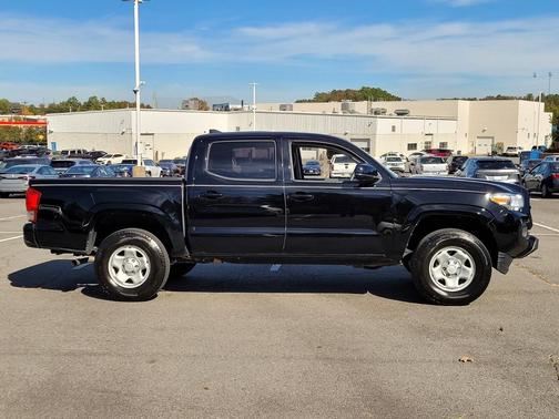 2017 Toyota Tacoma SR