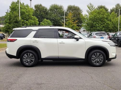 2024 Nissan Pathfinder SV FWD