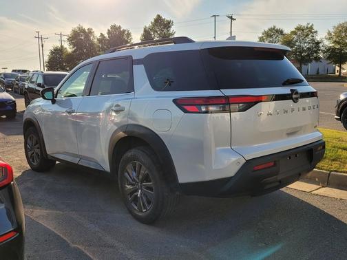 2024 Nissan Pathfinder SV FWD