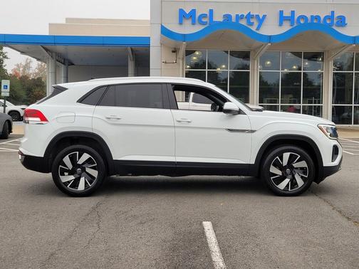 2024 Volkswagen Atlas Cross Sport 2.0T SE w/Technology