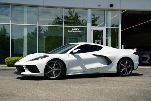 Arctic White 2022 Chevrolet Corvette Stingray w/2LT
