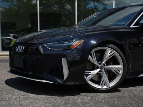 Black Crystal 2021 Audi RS 6 Avant 4.0T