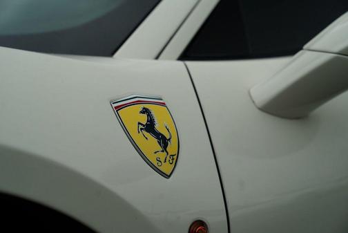 Bianco Avus 2017 Ferrari 488 GTB Base