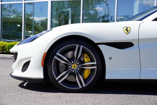 Bianco Avus 2019 Ferrari Portofino Base