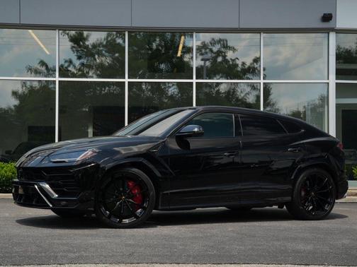 Nero Noctis Metallic 2022 Lamborghini Urus Base