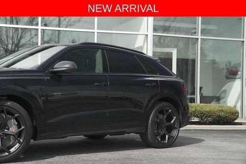 Mythos Black Metallic 2026 Audi RS Q8 4.0T