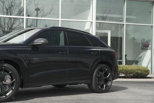 Mythos Black Metallic 2026 Audi RS Q8 4.0T