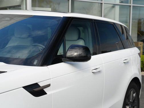 Fuji White 2024 Land Rover Range Rover Sport SE