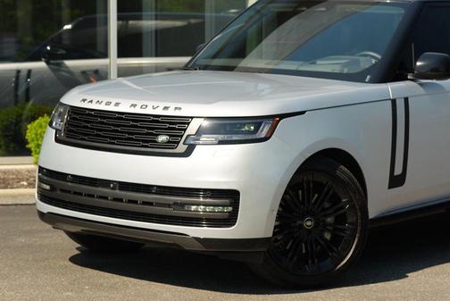Hakuba Silver Metallic 2025 Land Rover Range Rover P400 SE