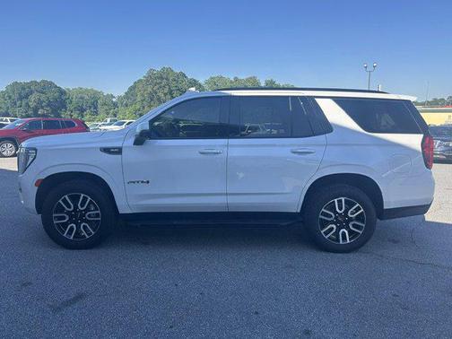 White Frost Tricoat 2021 GMC Yukon 4WD AT4