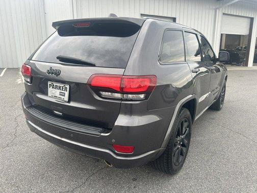Granite Crystal Metallic Clearcoat 2019 Jeep Grand Cherokee Altitude