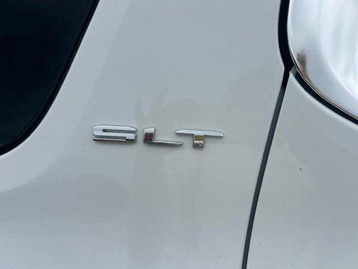 2023 GMC Acadia FWD SLT