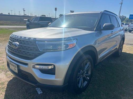 Iconic Silver Metallic 2021 Ford Explorer XLT