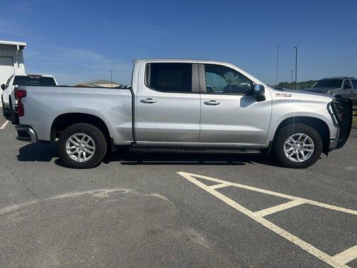 Silver Ice Metallic 2021 Chevrolet Silverado 1500 LT