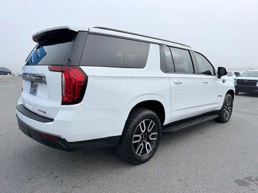 2023 GMC Yukon XL 4WD AT4