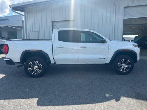 Summit White 2024 GMC Canyon AT4