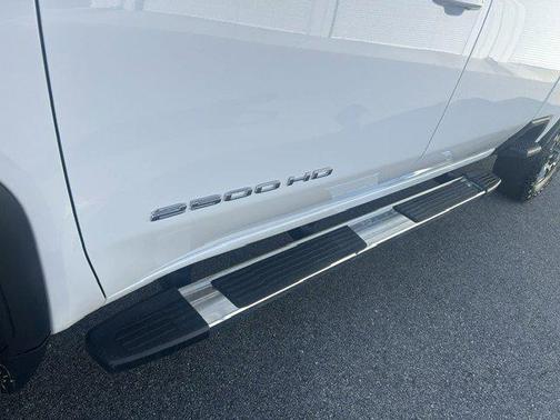 Summit White 2023 GMC Sierra 2500 SLE
