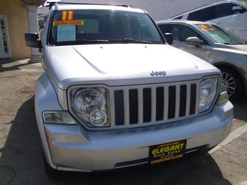 Bright Silver Metallic Clearcoat 2011 Jeep Liberty Sport