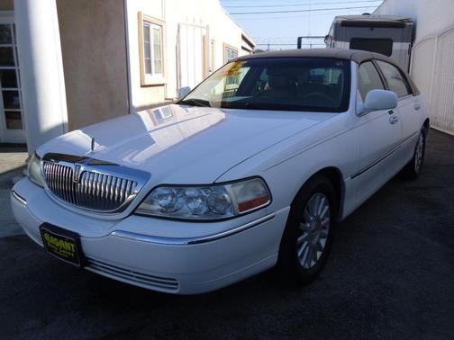 2005 Lincoln Town Car Signature