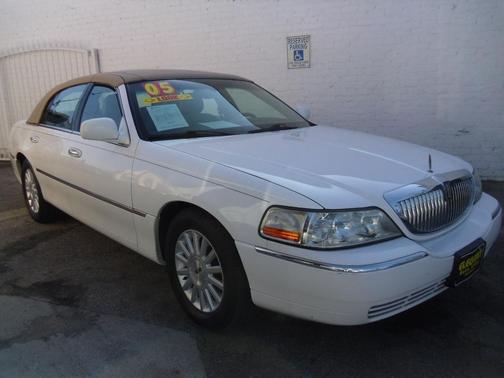 2005 Lincoln Town Car Signature