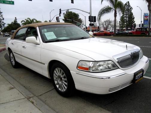 2005 Lincoln Town Car Signature