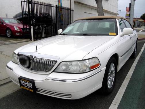 2005 Lincoln Town Car Signature