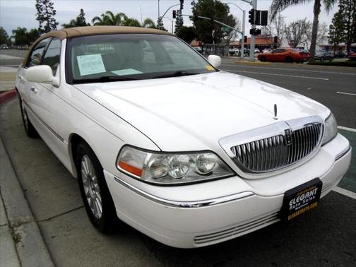 2005 Lincoln Town Car Signature