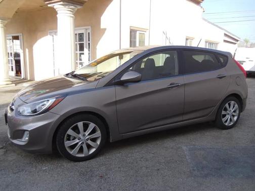 2012 Hyundai Accent SE