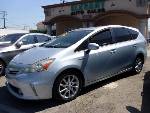 2014 Toyota Prius v Five