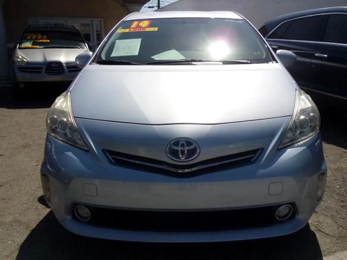2014 Toyota Prius v Five