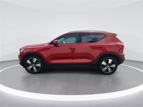 2019 Volvo XC40 T5 Momentum