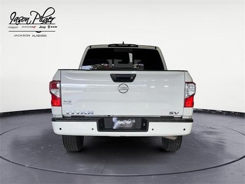 2023 Nissan Titan SV