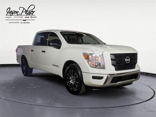 2023 Nissan Titan SV