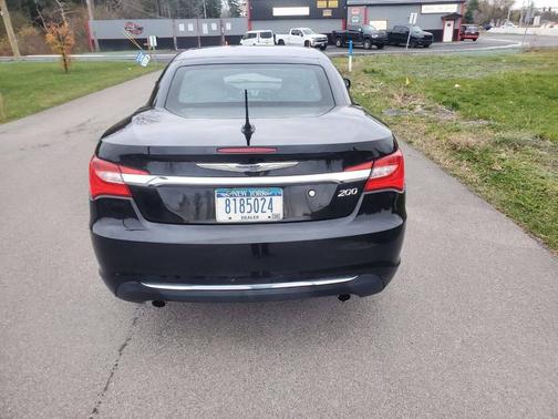 2011 Chrysler 200 Limited