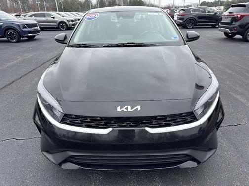 Aurora Black Pearl 2024 Kia Forte LXS