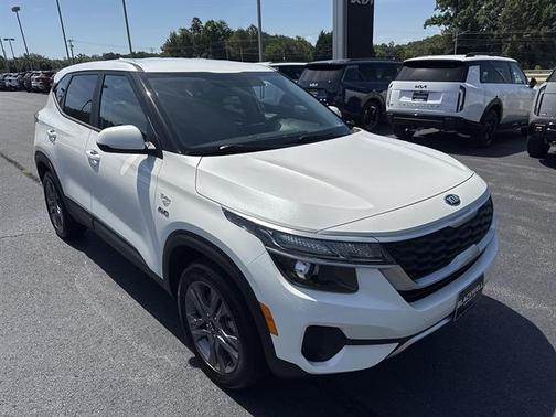 Snow White Pearl 2021 Kia Seltos LX