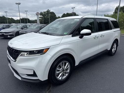 2024 Kia Carnival LX