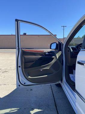 2014 Chrysler Town & Country Touring-L