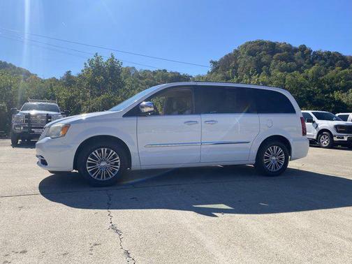 2014 Chrysler Town & Country Touring-L