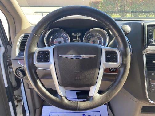 2014 Chrysler Town & Country Touring-L