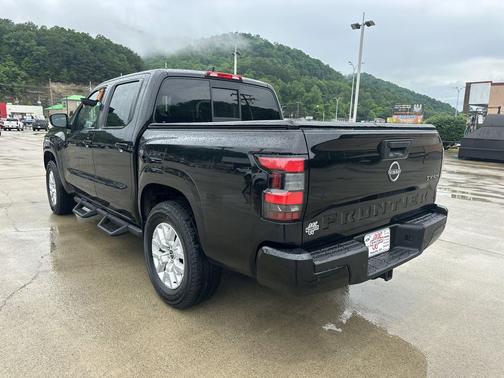 Super Black 2022 Nissan Frontier SV