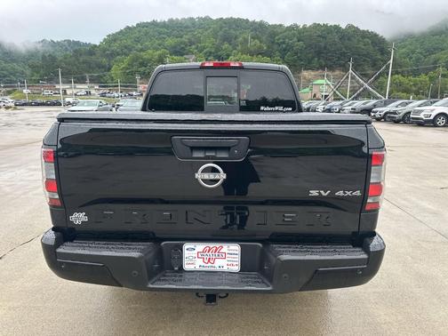 Super Black 2022 Nissan Frontier SV
