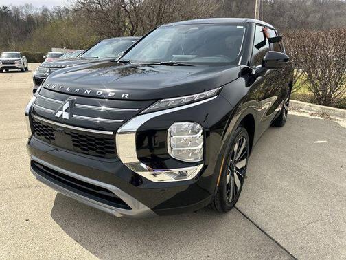 LABRADOR BLACK PEA 2026 Mitsubishi Outlander SE S-AWC