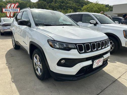 Bright White Clearcoat 2024 Jeep Compass Latitude
