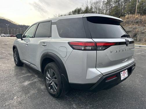2024 Nissan Pathfinder S 4WD
