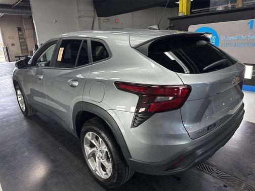 Sterling Gray Metallic 2024 Chevrolet Trax LS